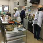 お鍋に沸かしたお湯だけでできるビニール袋調理です