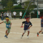 体育祭の華、リレー。小学生低学年、小学生高学年、中学生、大人のチームで競います