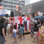 問題を出す佐竹台小学校の西岡校長先生。盛り上げ上手!!