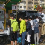 佐竹台小学校児童のお餅引換券ブース