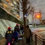 佐竹台小学校正門前をパトロール