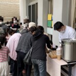 スープや総菜を作ったのは佐竹台在住のシェフ